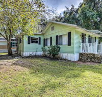 Prvt Yankeetown Cottage 1Block to Boat Ramp - Accommodation Alabama