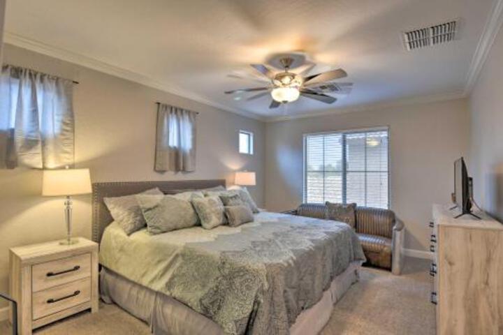 Desert Retreat W / Pool Near Western Skies! - thumb 3