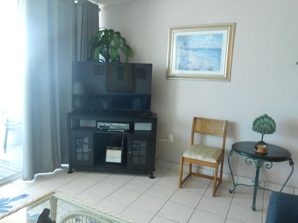 0511 Waters Edge Resort Condo - thumb 4