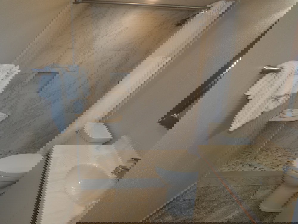 1011 Waters Edge Resort Condo - thumb 4