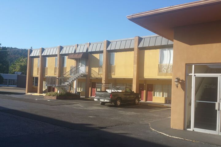 Econo Lodge Inn & Suites - thumb 3