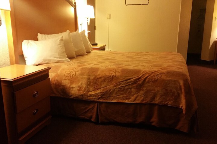 Econo Lodge Inn & Suites - thumb 7