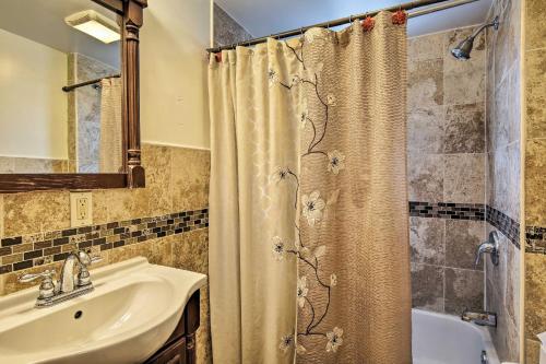 Updated Queens Apartment W / Spacious Patio! - thumb 5