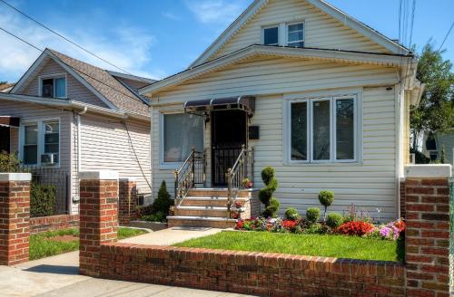 Updated Queens Apartment W / Spacious Patio! - thumb 0