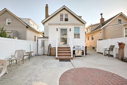 Updated Queens Apartment W / Spacious Patio! - thumb 3