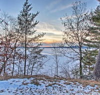 Waterfront Retreat on 2 Acres w / Deck  View - Accommodation Alabama