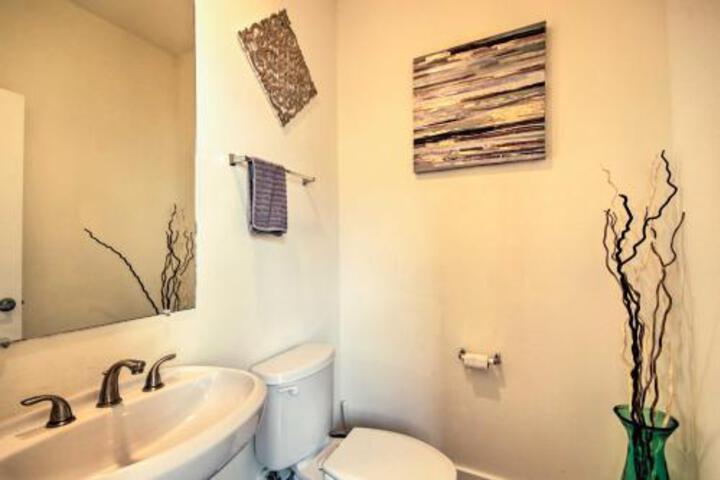 Condo With City Views Less Than 1 Mi To Downtown Houston! - thumb 3