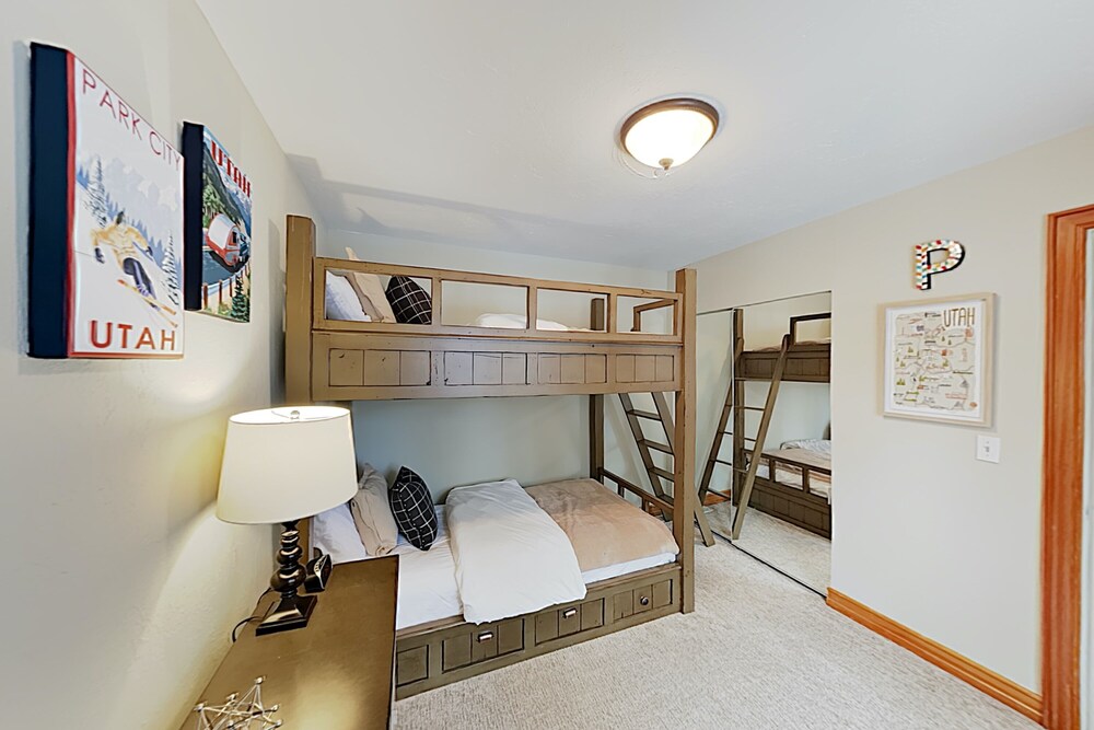 New Listing! Hidden Creek Townhome Walk To Lift 4 Bedroom Townhouse - thumb 3