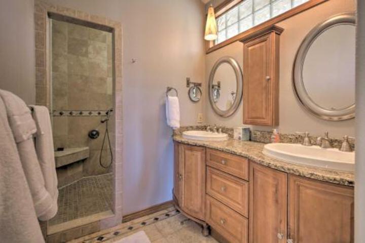 Stunning Canyon Lake Home W / Hot Tub + Kayak! - thumb 2