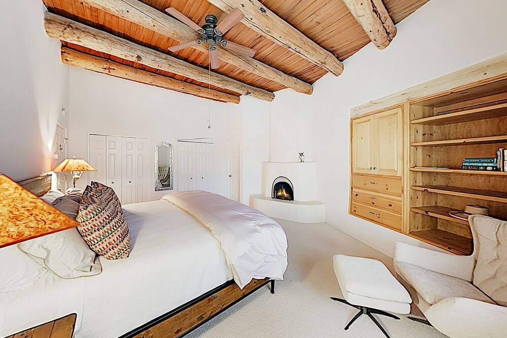 New Listing! Sunny W / Patio Walk Downtown! 2 Bedroom Condo - thumb 6