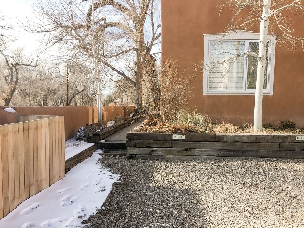 New Listing! Sunny W / Patio Walk Downtown! 2 Bedroom Condo - thumb 0