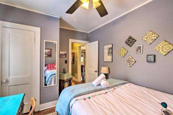 Eclectic Abode With Sunroom 2 Mi To Downtown - thumb 0