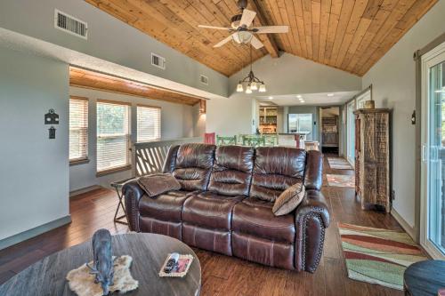 Wine Country Cabin W / River View & Shared Pool - thumb 4
