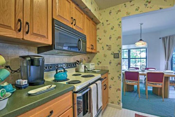 Lakefront Poconos Penthouse W / Resort Amenities! - thumb 1