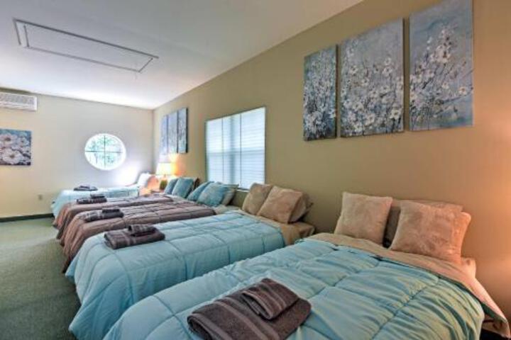 Lakefront Poconos Penthouse W / Resort Amenities! - thumb 5