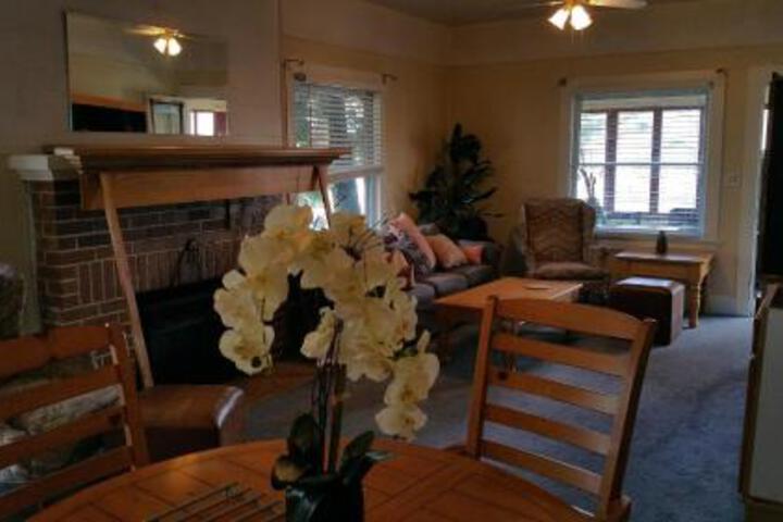 Historic House Walk Downtown - thumb 0