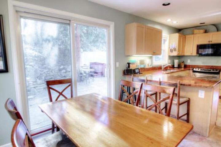 1717 Geneva Drive W Townhouse - thumb 2