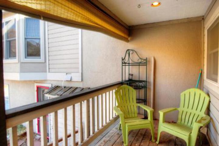 1717 Geneva Drive W Townhouse - thumb 3