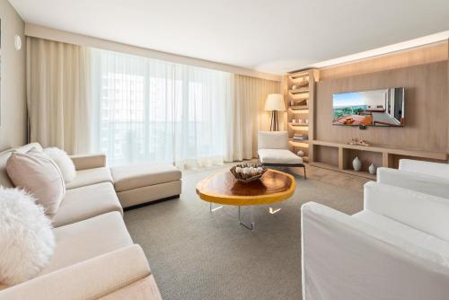 2 Bedroom Ocean View Located At 1 Hotel & Homes South Beach 915 - thumb 0