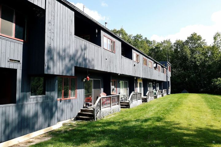 Experience A Classic New England Setting At This Waterville Estates Condo Located In The Heart Of The White Mountains - Bv5e - thumb 1