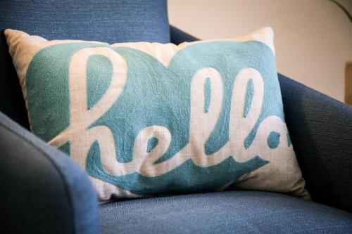 Chic 1BR Apt In The Heart Of Downtown - thumb 2