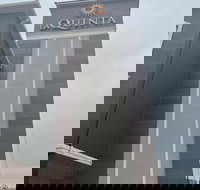 La Quinta Inn  Suites by Wyndham Raymondville - Accommodation Alabama