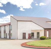 Super 8 by Wyndham Marshall - Accommodation Alabama