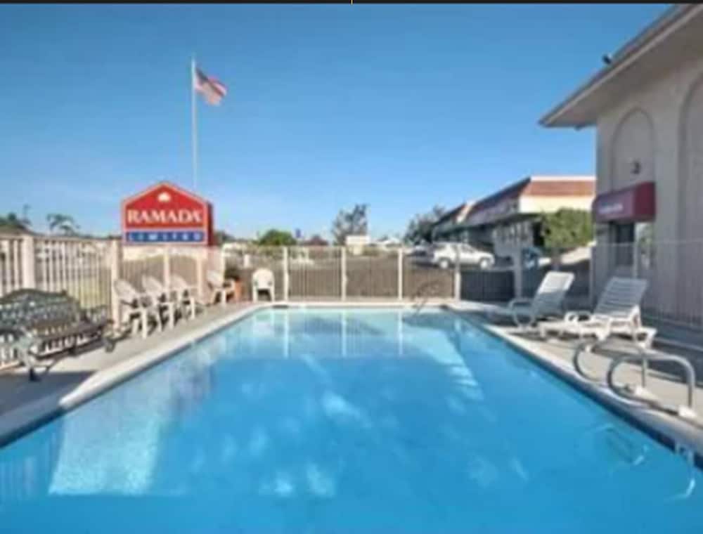 Days Inn By Wyndham San Marcos - thumb 0