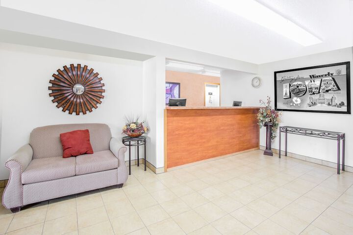 Super 8 By Wyndham Waverly - thumb 2