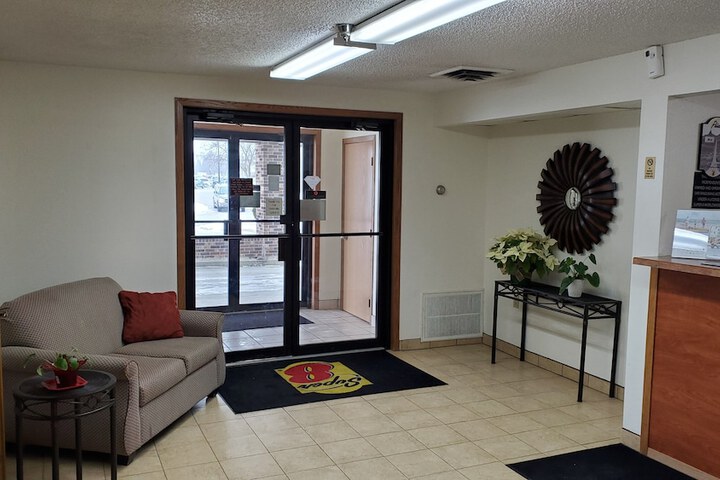 Super 8 By Wyndham Waverly - thumb 1