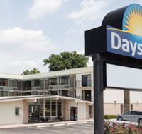 Days Inn by Wyndham Raleigh Downtown South - Accommodation Alabama