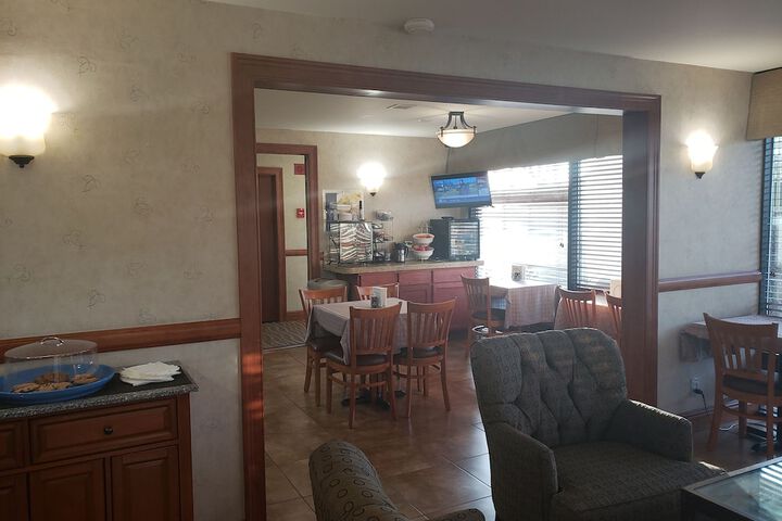 Airport Inn - thumb 6