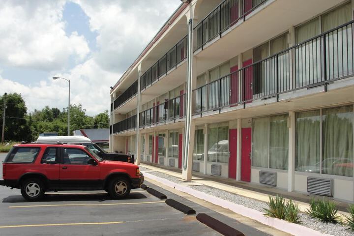 Budget Inn Alcoa - thumb 1