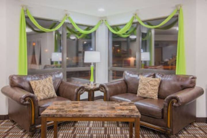 Super 8 By Wyndham Toledo - thumb 0