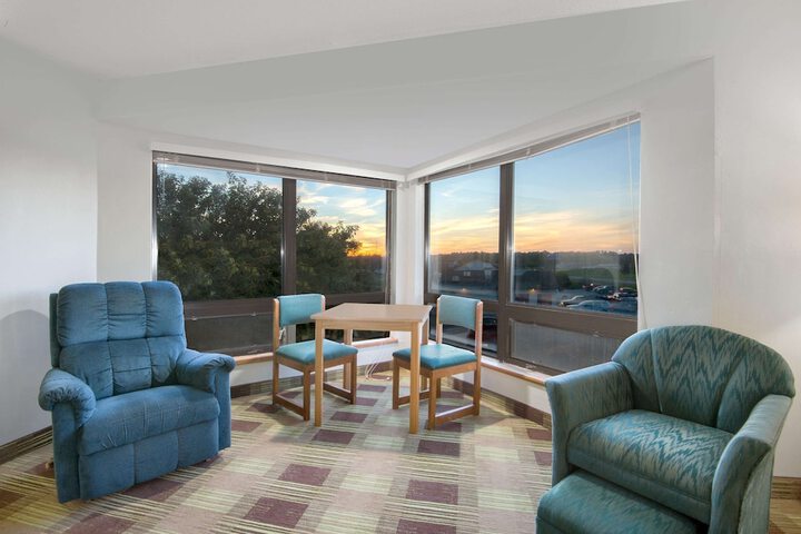 Super 8 By Wyndham Toledo - thumb 4