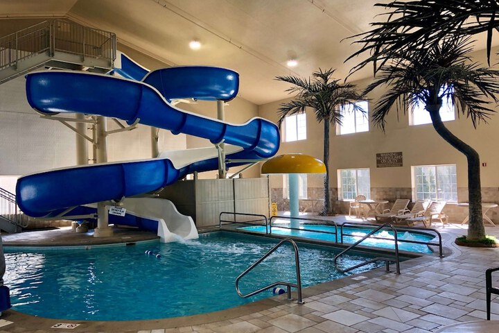 Country Inn & Suites By Radisson, Bismarck, ND - thumb 1