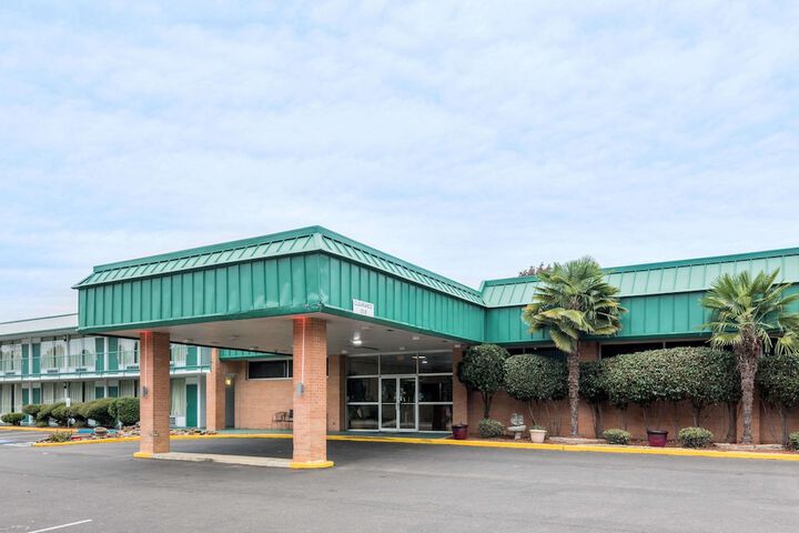 Super 8 By Wyndham Hope - thumb 2