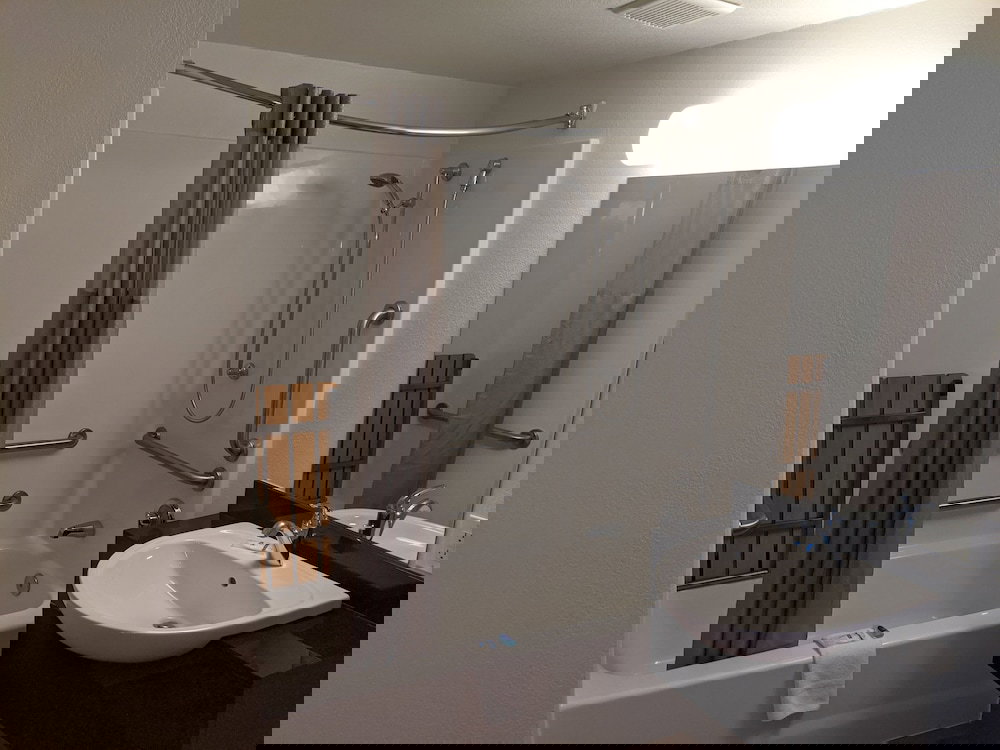 Rodeway Inn - thumb 1