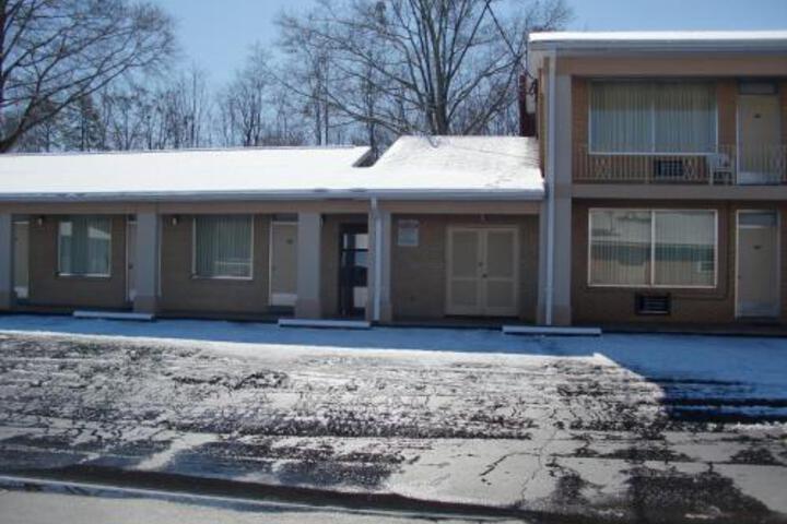 Executive Inn Of Seneca - thumb 0