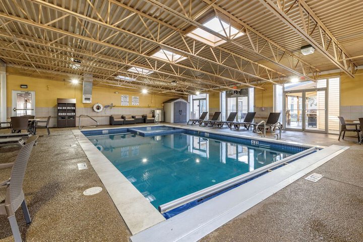 Comfort Inn & Suites - thumb 3