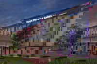 Days Inn and Suites by Wyndham Hammond IN