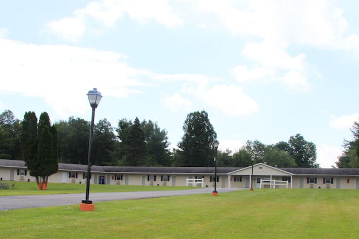 Potsdam Inn - thumb 1