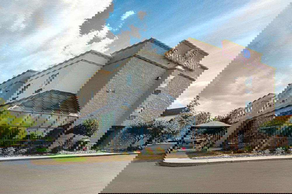 Comfort Suites Airport - thumb 1