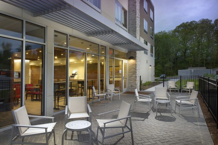 Holiday Inn Express & Suites Altoona, An IHG Hotel - thumb 4