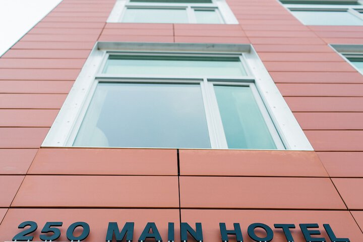 250 Main Hotel - thumb 1
