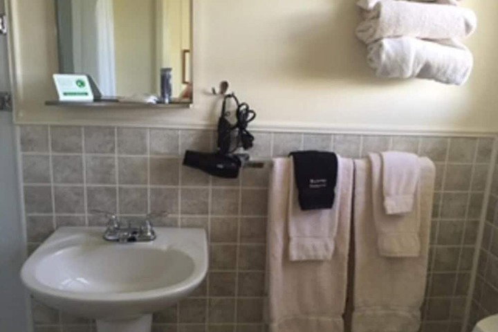 Rock Ledge Motel - thumb 5