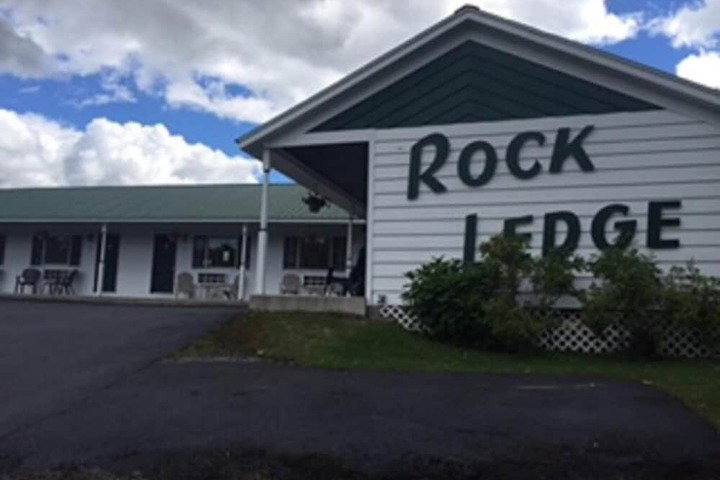 Rock Ledge Motel - thumb 1