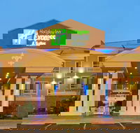 Holiday Inn Express  Suites Alexandria an IHG Hotel - Accommodation Alabama