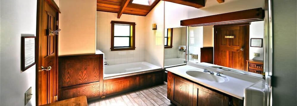 Elk Cove Inn & Spa - thumb 1