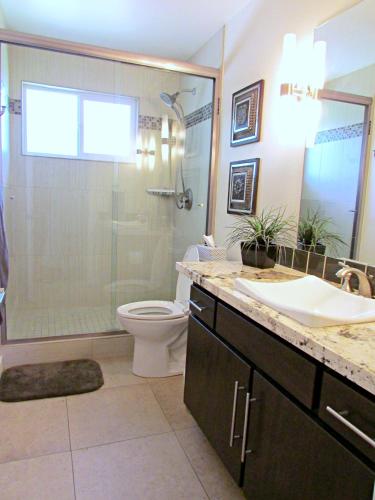 Modern Two Bedroom Condo Walk To Old Town Scottsdale - thumb 0